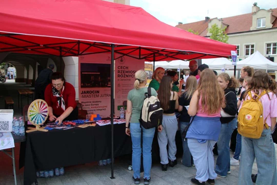 Rynek tętnił pasją i tradycją. Za nami Pierwszy Festiwal Rzemiosła w Jarocinie — zdjęcie 3 z 92