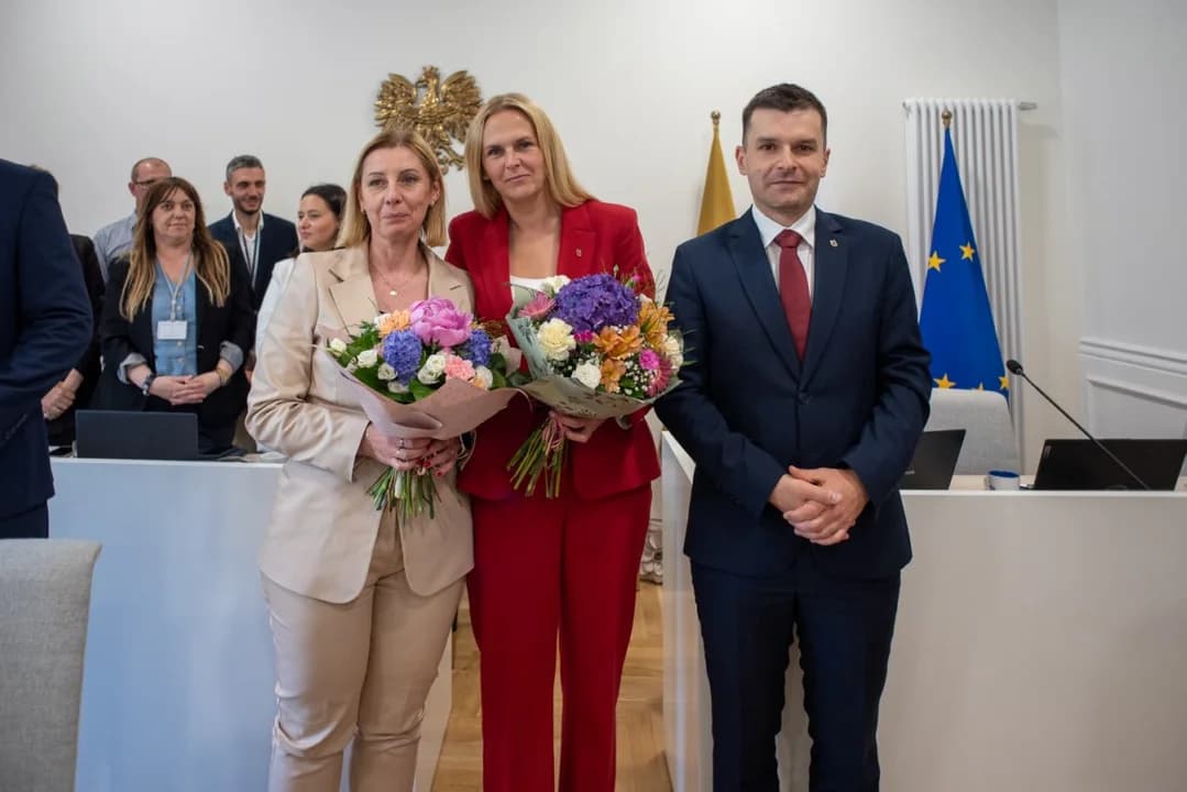 Radni nie mają zaufania do burmistrza, choć finanse oceniają dobrze. Posypały się zarzuty, wspomniano o referendum [ZDJĘCIA]