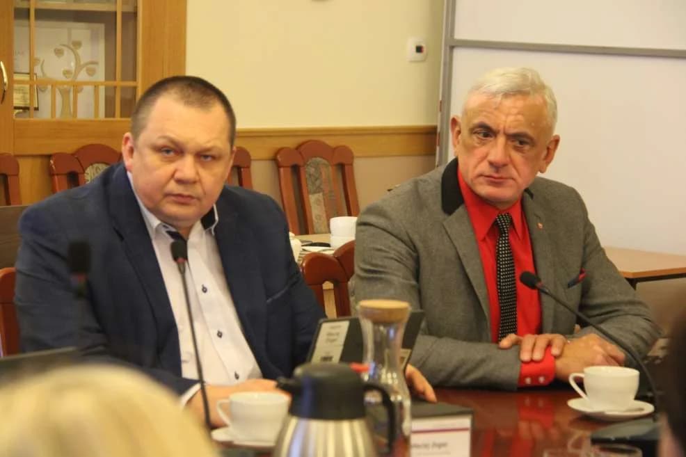 Ślubowanie n owej radnej Rady Powiatu Jarocińskiego — zdjęcie 2 z 16