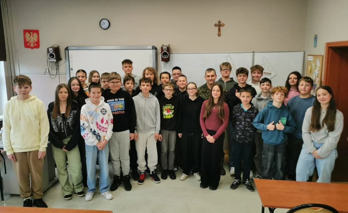 Wojskowi szkolili uczniów jak poradzić sobie w sytuacjach zagrożenia — zdjęcie 1 z 5
