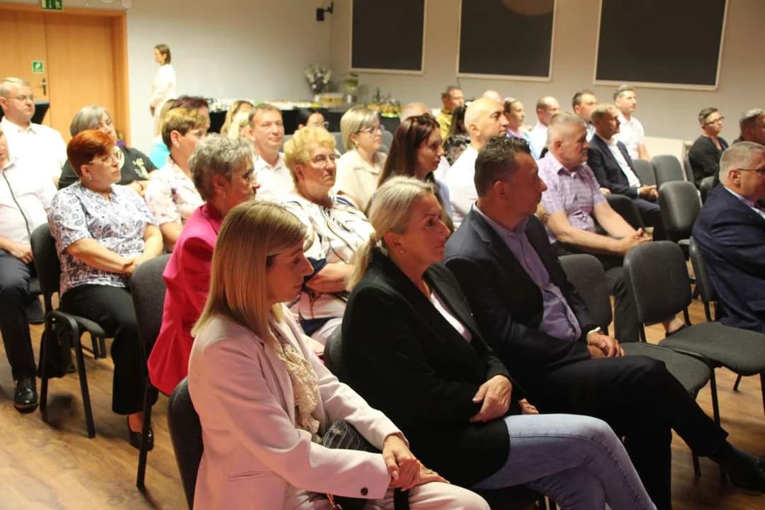 W Kotlińskim Centrum Kultury i Bibliotece zgromadzili się lokalni samorządowcy, sołtysi oraz przedstawiciele grup odnowy wsi, którzy bezpośrednio angażowali się w przygotowanie nagrodzonych projektów.