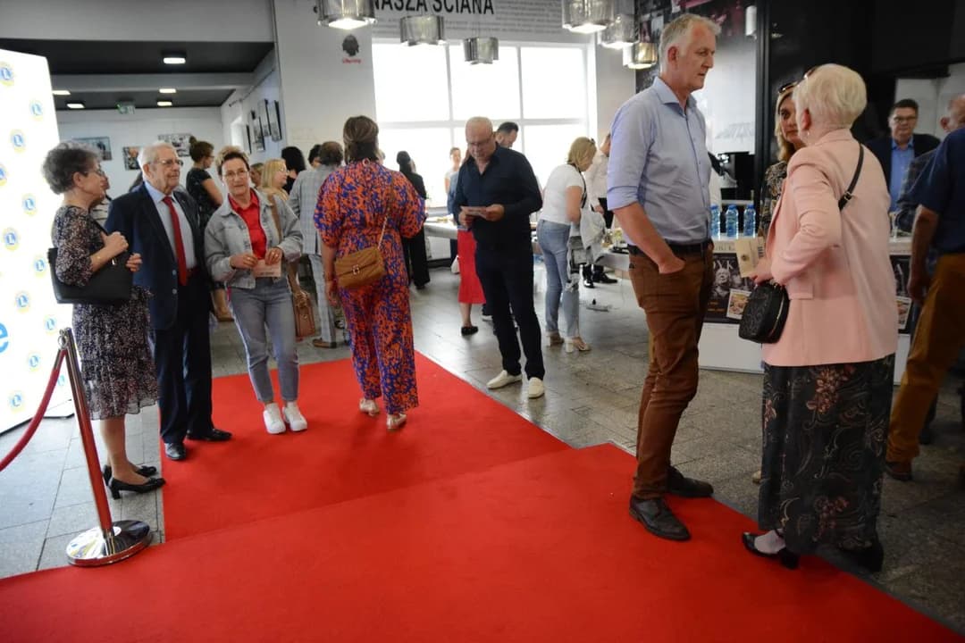 Stanisław Soyka zagrał w Jarocinie na zaproszenie Lions Clubu, aby pomóc 7-letniej Lence — zdjęcie 4 z 100