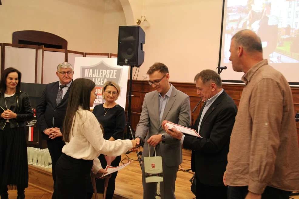 Powiatowy konkurs „Ojczyznę Mam w Sercu” w liceum w Jarocinie — zdjęcie 4 z 29