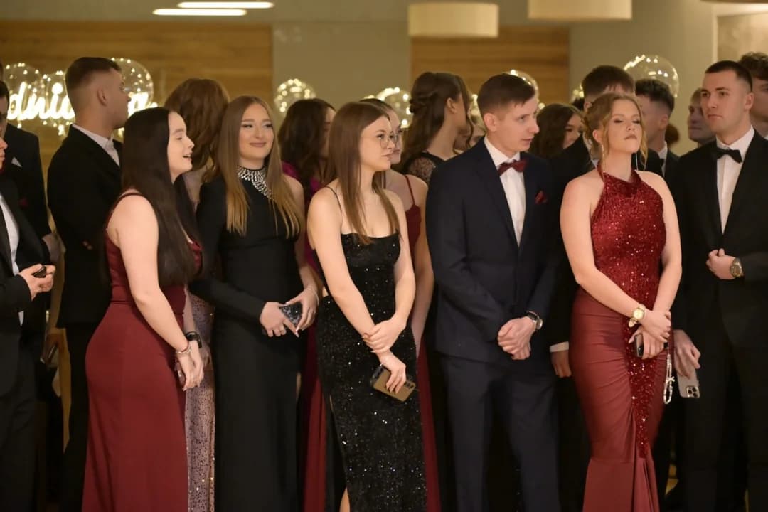 Na tradycyjnej studniówce bawią się uczniowie Zespołu Szkół Ponadpodstawowych nr 1 w Jarocinie