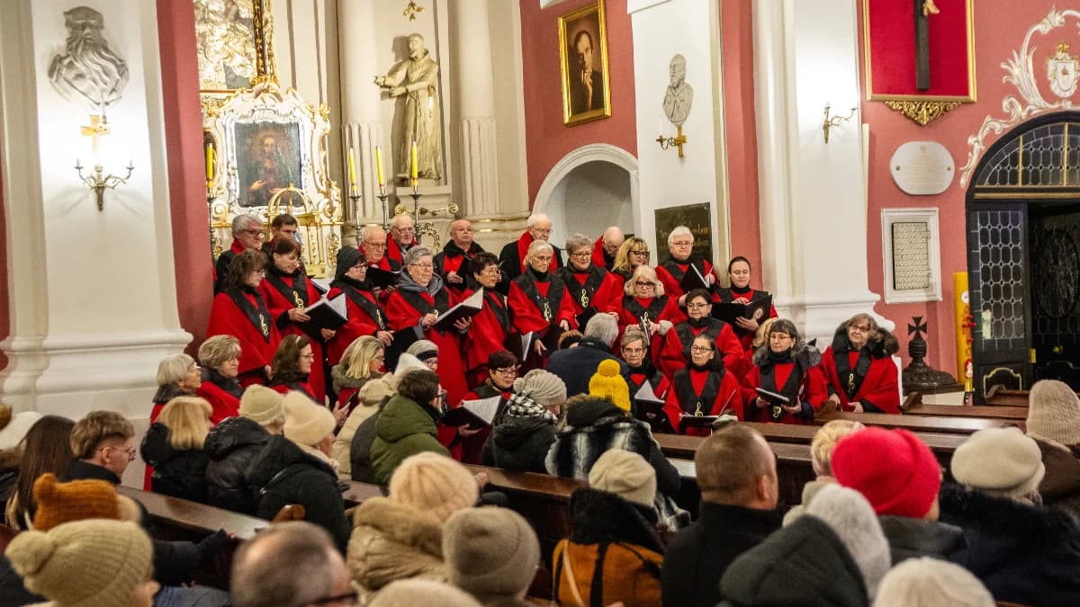 Najpiękniejsze kolędy zabrzmiały w kościele św. Marcina. Koncert chóru im. K.T. Barwickiego [ZDJĘCIA]