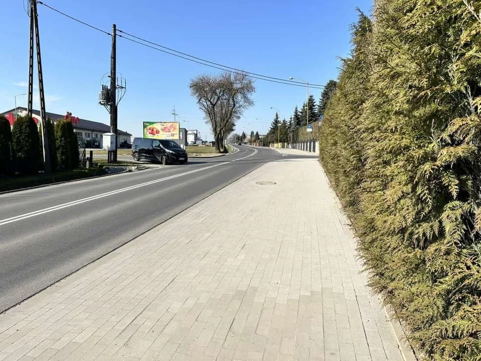 Brak przejścia dla pieszych w okolicy marketu Dino przy ul. św. Ducha w Jarocinie — zdjęcie 2 z 9
