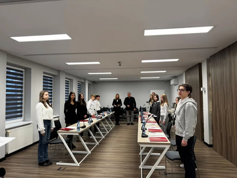 Wybory i inauguracyjna sesja III kadencji Młodzieżowej Rady Miejskiej w Żerkowie — zdjęcie 1 z 27
