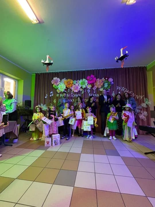 II Powiatowy Konkurs Piosenki Przedszkolnej ,,Wiosenny Hit” w Woli Książęcej — zdjęcie 1 z 13