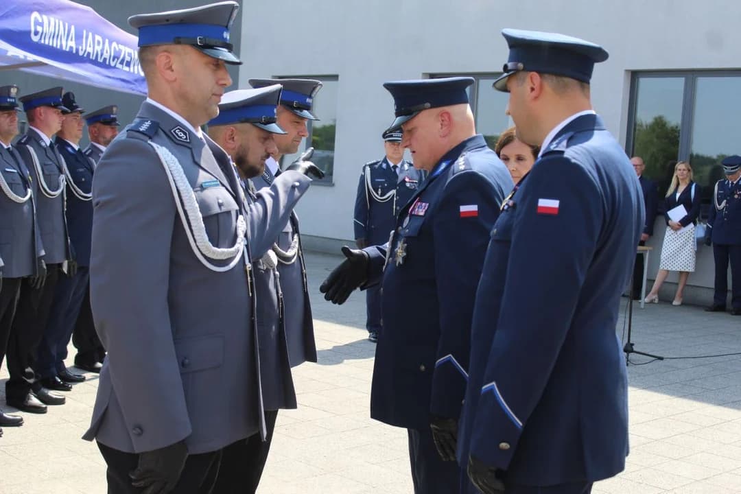 Święto Policji w Jarocinie. Policjanci odebrali awanse, padła ważna zapowiedź na 2027 rok