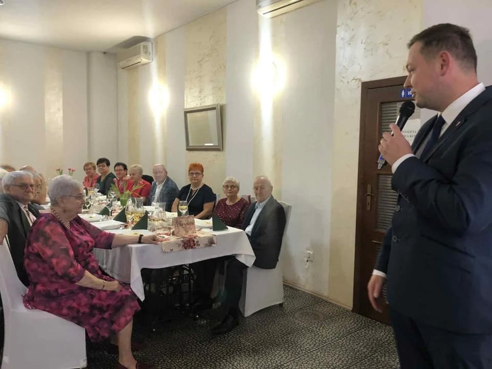 "Nie patrz na PESEL, lecz się wesel". Klub Społeczny "Sami Swoi" z Goliny świętował swoje 10-lecie w Jarocinie [ZDJĘCIA] — zdjęcie 4 z 154