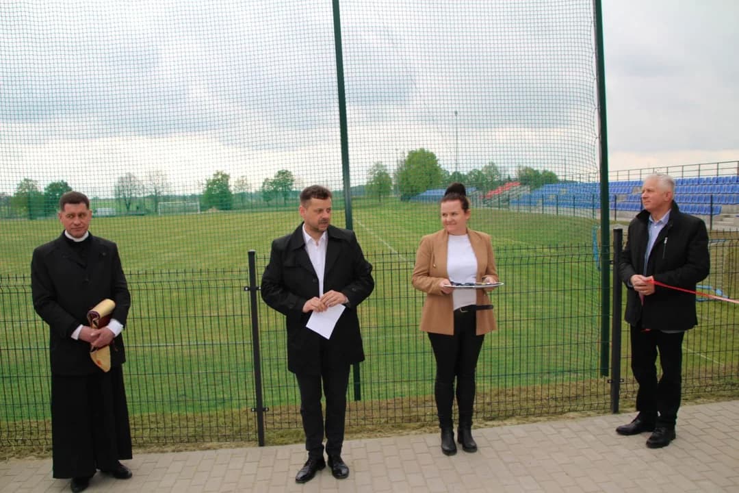 Otwarcie boiska sportowego w Magnuszewicach — zdjęcie 4 z 51