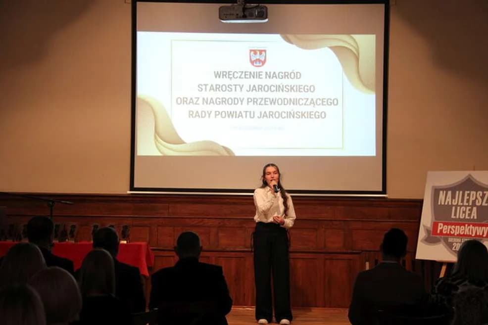 Starosta jarociński i przewodniczący rady powiatu przyznali nagrody uczniom i sportowcom [ZDJECIA] — zdjęcie 5 z 54