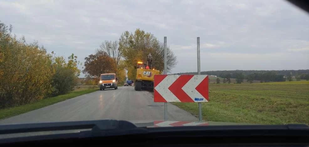 Trwa budowa ścieżki rowerowej. Celem jest zalew w Roszkowie [ZDJĘCIE]