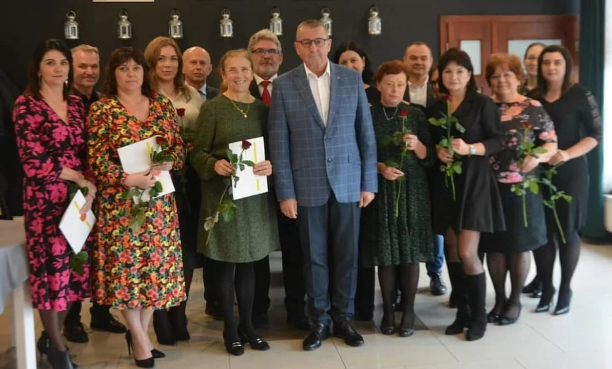 Burmistrz Jaraczewa nagrodził dyrektorów szkół i jedną nauczycielkę