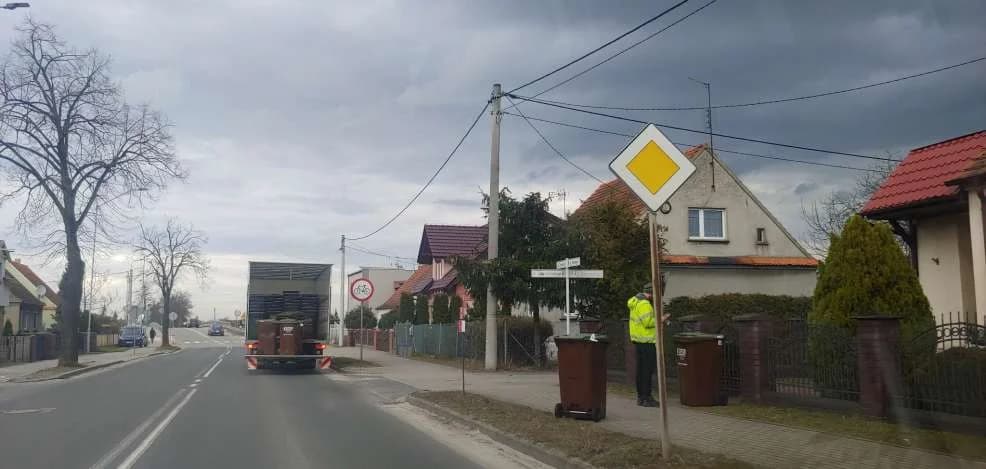 Pracownicy ZGO-Nova rozpoczynają dystrybucję nowych pojemników na odpady