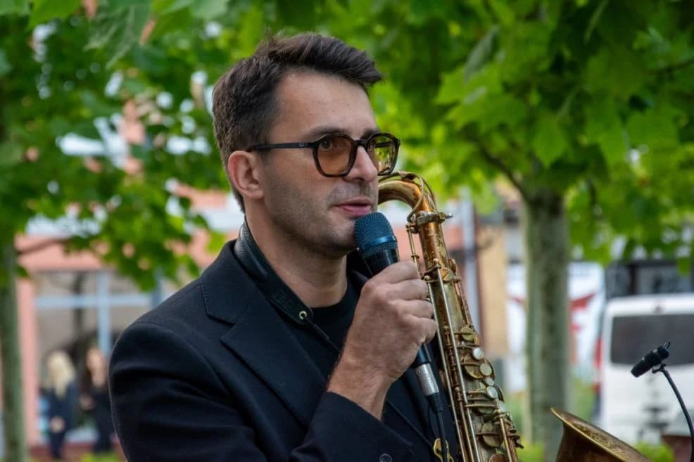Wyjątkowe muzyczne widowisko na rynku. Letnie Brzmienia Jarocina [ZDJĘCIA] — zdjęcie 4 z 33
