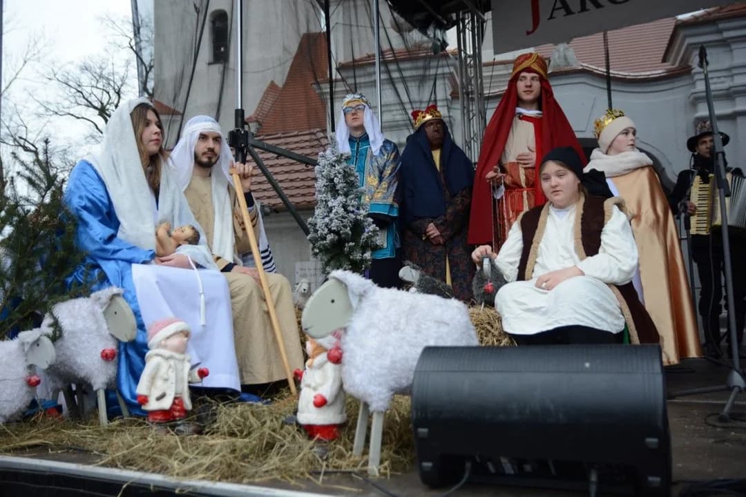 14. Jarocińskie Kolędowanie z Orszakiem Trzech Króli. Najwięcej było przedszkolaków  [ZDJĘCIA]