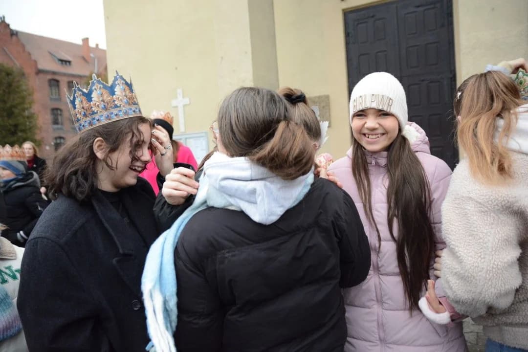 14. Jarocińskie Kolędowanie z Orszakiem Trzech Króli. Najwięcej było przedszkolaków  [ZDJĘCIA]