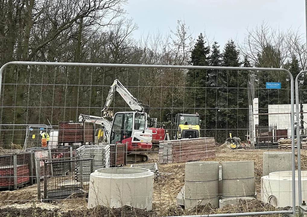 Trwa budowa KFC w Jarocinie na ul. Wojska Polskiego — zdjęcie 1 z 5