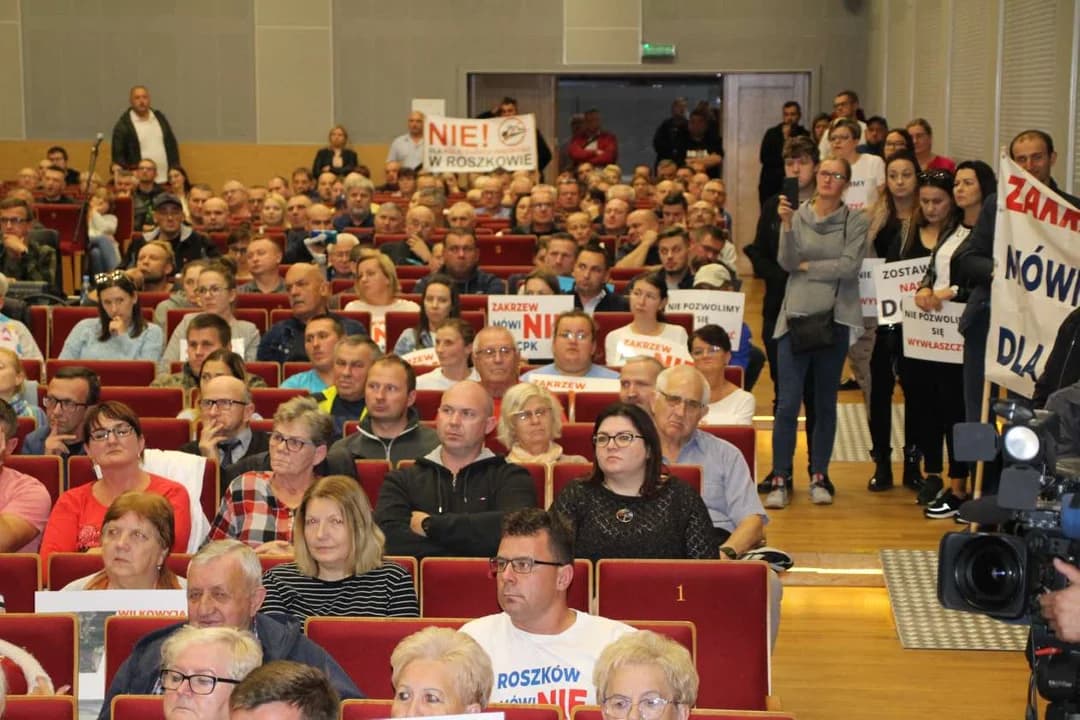 Mieszkańcy gminy Jarocin spotkali się z przedstawicielami CPK. Były ostre słowa i ważne pytania [WIDEO, ZDJĘCIA]