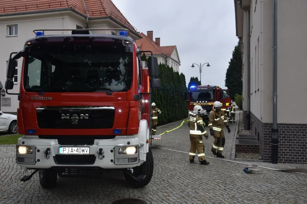 Trzy zastępy strażaków na terenie jarocińskiego batalionu. WAŻNE ćwiczenia — zdjęcie 3 z 6