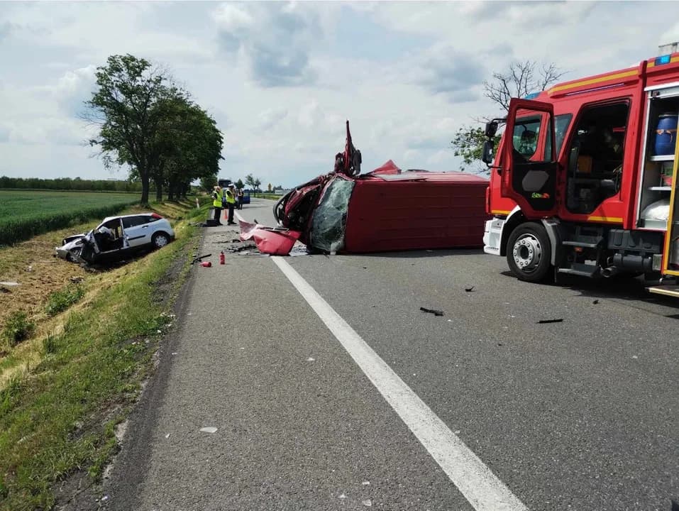 Wypadek na DK 11 w Koszutach — zdjęcie 2 z 11