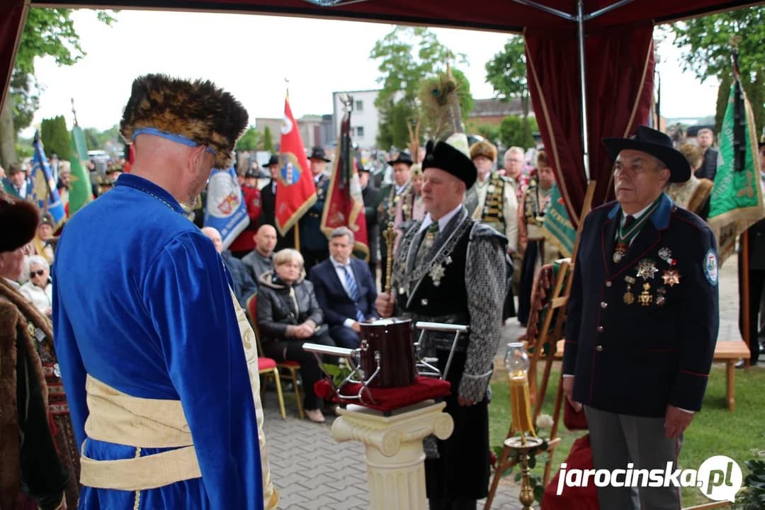 Najliczniej reprezentowane były bractwa kurkowe. Jan Klauza należał do organizacji, był królem kurkowym, pomagał też w odtworzeniu bractw na początku lat 90. ub. stulecia.