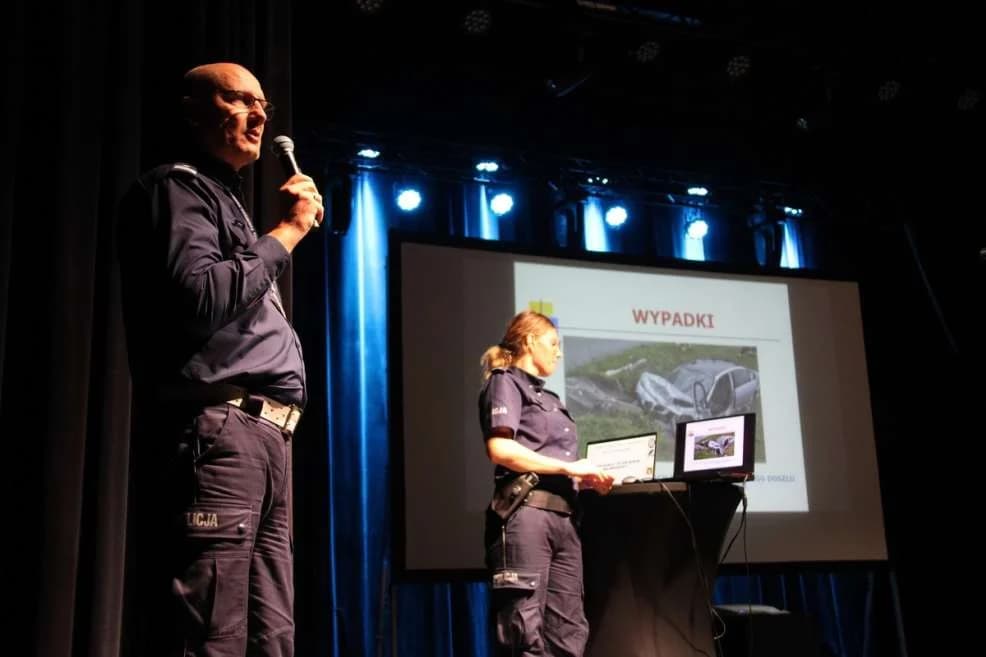 Tragiczne statystyki policji przyczyną spotkania z młodymi kierowcami. O czym rozmawiano? [ZDJĘCIA, SONDA]