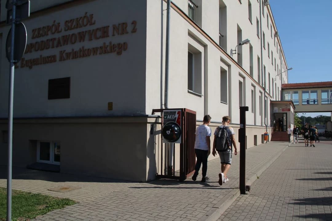 Mapa defibrylatorów AED w Jarocinie i okolicy. Te urządzenia zwiększają szansę na przeżycie pacjenta — zdjęcie 2 z 11