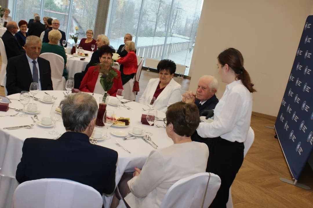 62 parom z gminy Jarocin przyznano medale. Najstarsze małżeństwo obchodziło 70. rocznicę ślubu [ZDJĘCIA, WIDEO] — zdjęcie 3 z 129