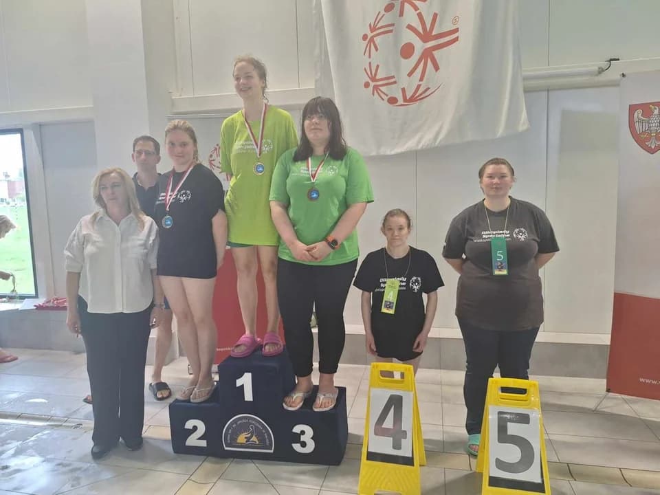Jarocińscy uczniowie na mityngu pływackim olimpiad specjalnych
