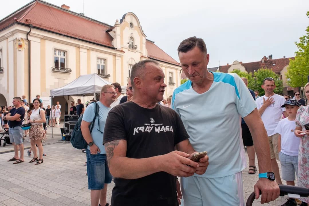 Jarocin świętował z Mateuszem Ziółko. Artysta zaśpiewał w swoje 40. urodziny — zdjęcie 4 z 44