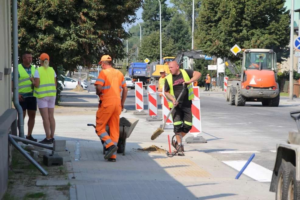 Trwa remont ulic Wojska Polskiego i Poznańskiej. Do kiedy potrwają utrudnienia? [ZDJĘCIA]