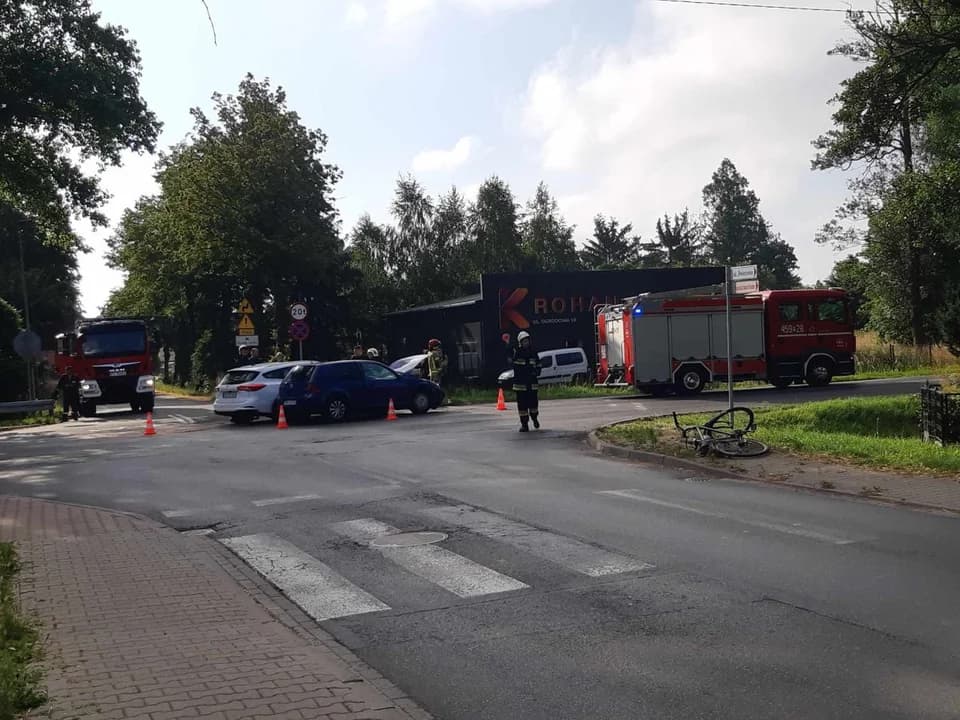 Zderzenie dwóch aut na skrzyżowaniu DK 15 z ul. Dworcową w Golinie