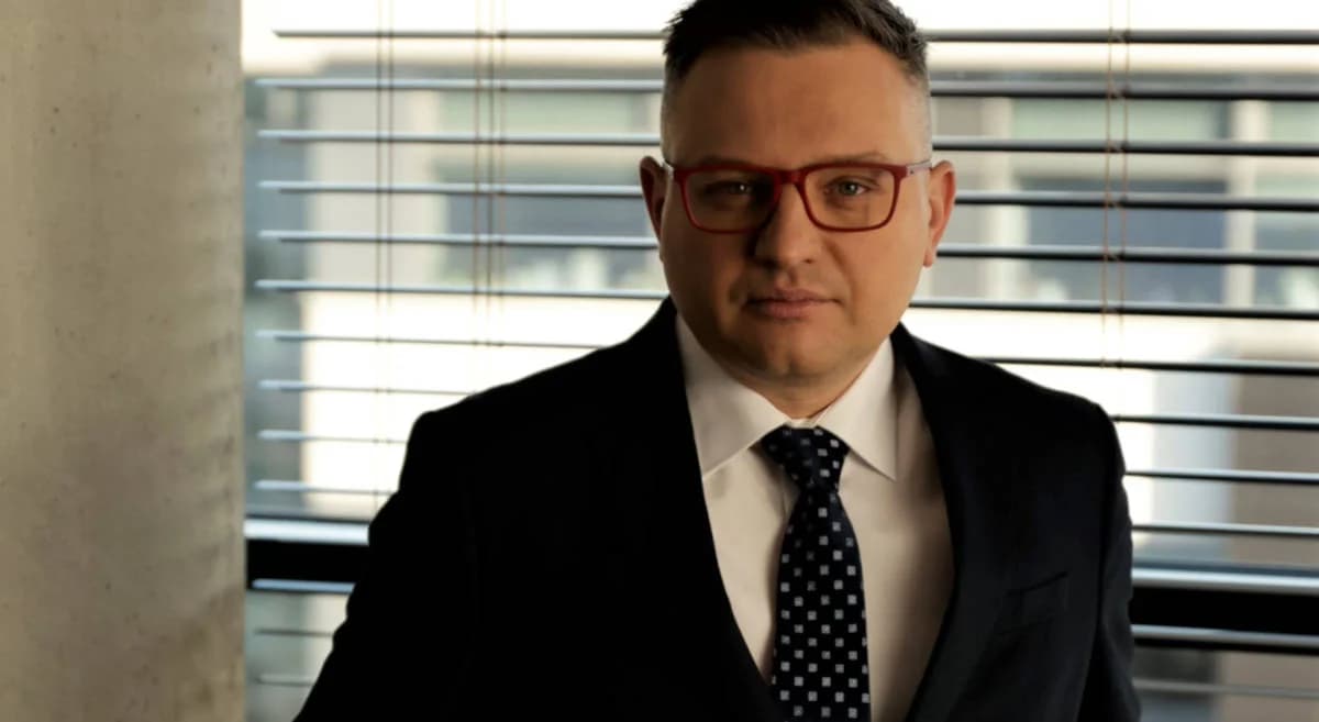 Bo jestem pewny siebie, inteligentny i zawsze uśmiechnięty.