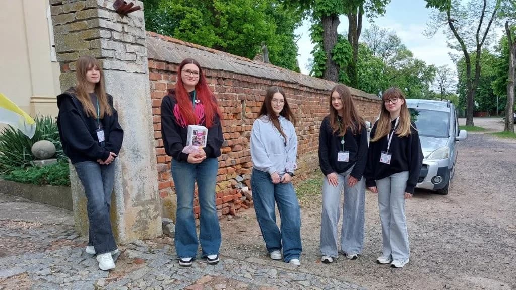 Żerków znów nie zawiódł. Uczniowie pobili ubiegłoroczny rekord zbiórki podczas Akcji Wesołych Ogrodników — zdjęcie 3 z 12