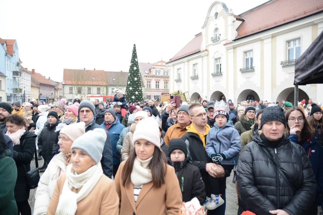 14. Jarocińskie Kolędowanie z Orszakiem Trzech Króli. Najwięcej było przedszkolaków  [ZDJĘCIA]