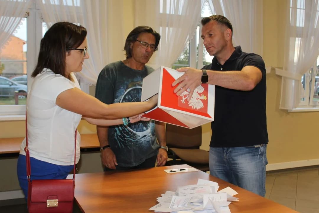 Po trzech tygodniach chciano odwołać sołtyskę Brzóstkowa. Zaskakujący wynik zebrania wiejskiego [ZDJĘCIA]