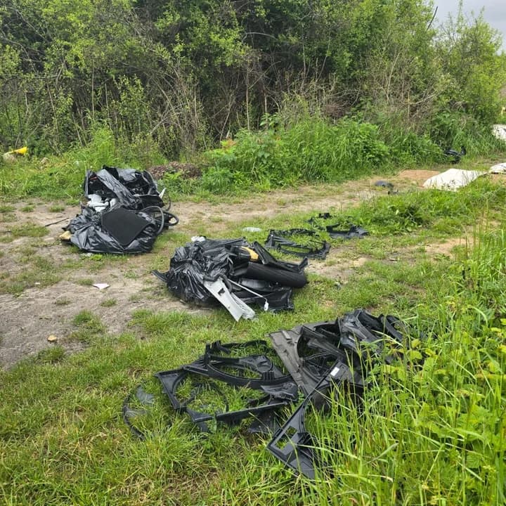 Śmieci przy drodze Roszków - Siedlemin