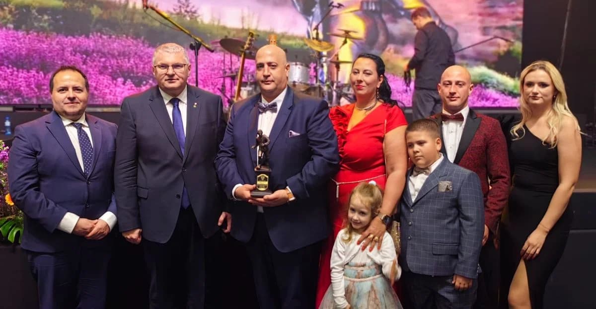 Rocznie produkują 1,8 mln brojlerów. Właściciele gospodarstwa w Kruczynie - Wielkopolskimi Rolnikami Roku 2024. Nominacja dla pszczelarza z Jarocina [ZDJĘCIA]