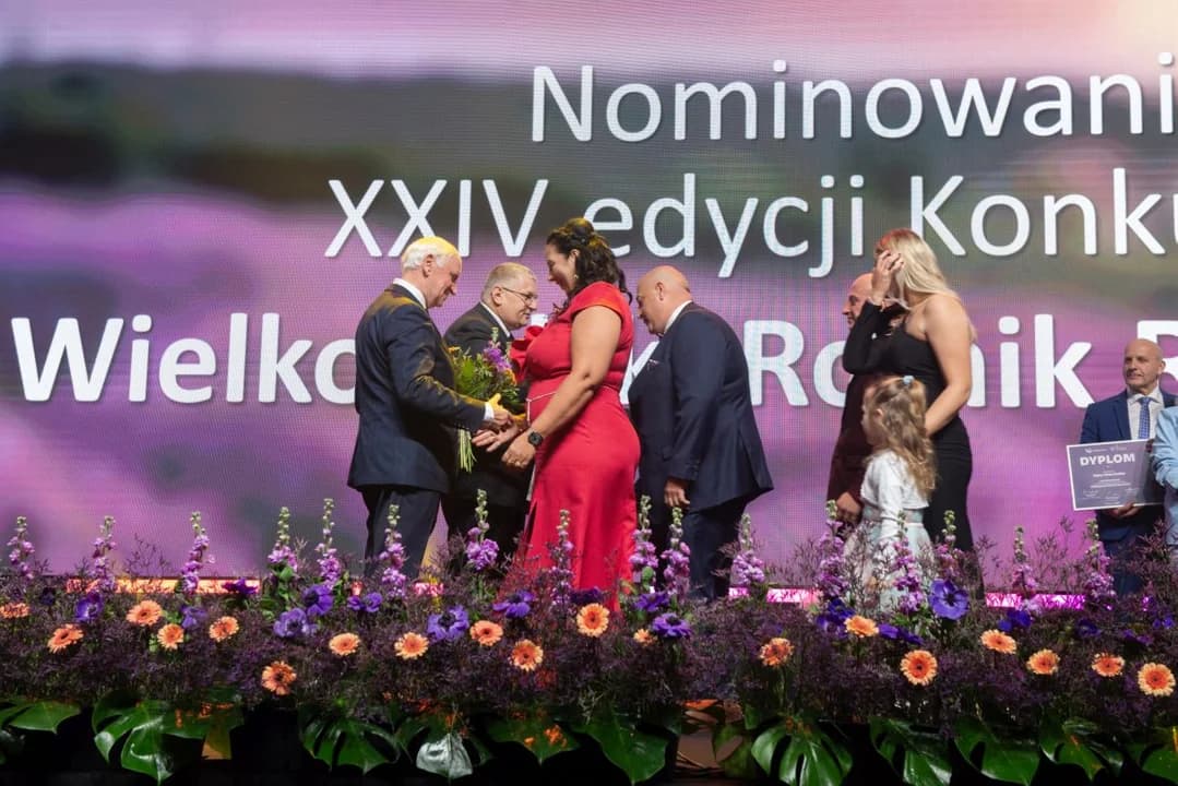 Rocznie produkują 1,8 mln brojlerów. Właściciele gospodarstwa w Kruczynie - Wielkopolskimi Rolnikami Roku 2024. Nominacja dla pszczelarza z Jarocina [ZDJĘCIA]