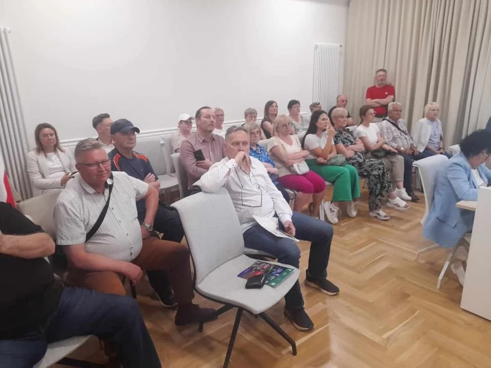 Sesja Rady Miejskiej w Jarocinie (24 maja 2024 r.) — zdjęcie 5 z 87