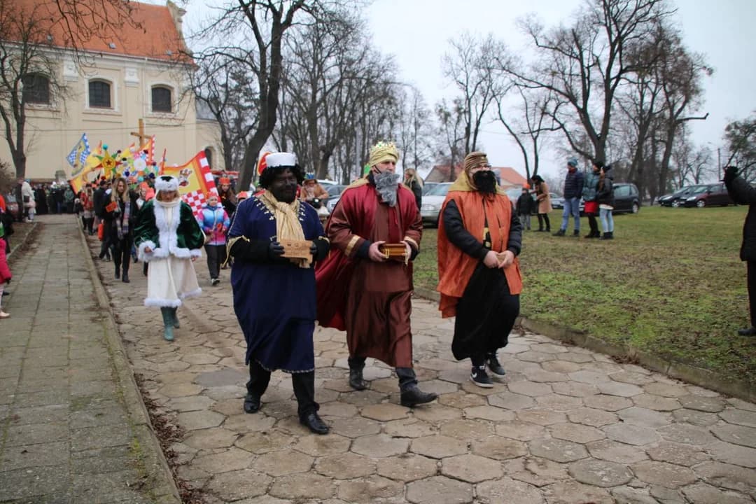 Jarocińskie Kolędowanie wraca na Rynek. Zobacz, gdzie jeszcze odbędą się Orszaki Trzech Króli — zdjęcie 3 z 19