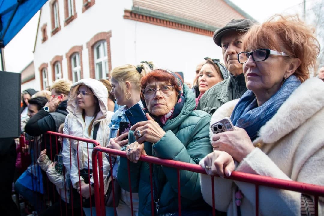 Wielkie tarcie chrzanu w Chrzanie. Przy tarkach stanęło blisko 100 KGW z całej Wielkopolski  [ZDJĘCIA, AKTUALIZACJA]