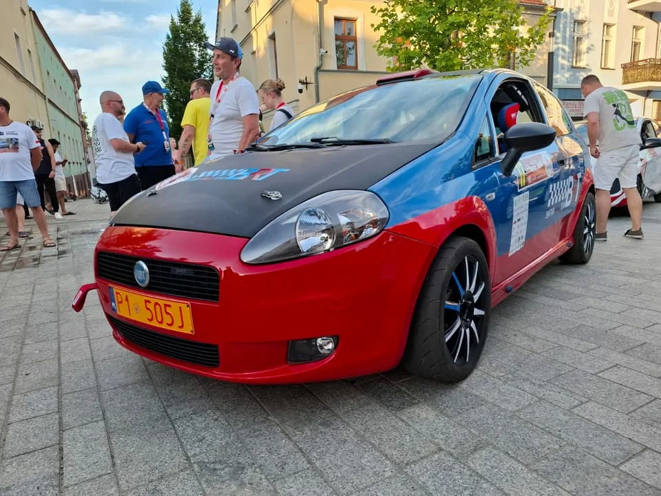 4. Rally and Race Rajd Jarociński został oficjalnie otwarty na Rynku w Jarocinie