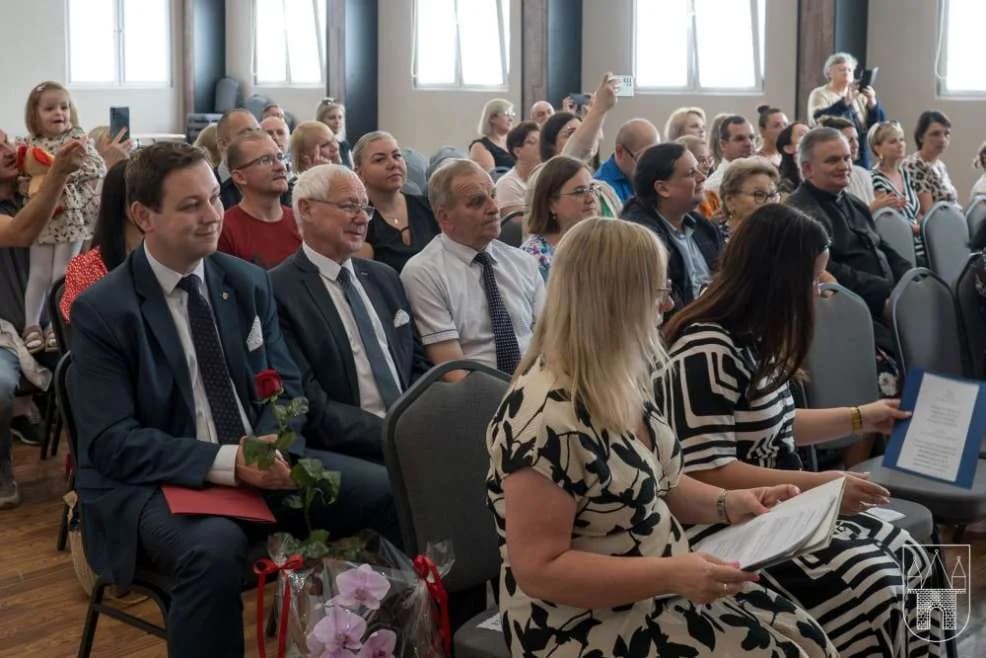Zakończenia roku w przedszkolu w Golinie i pożegnanie dyrektora — zdjęcie 3 z 9