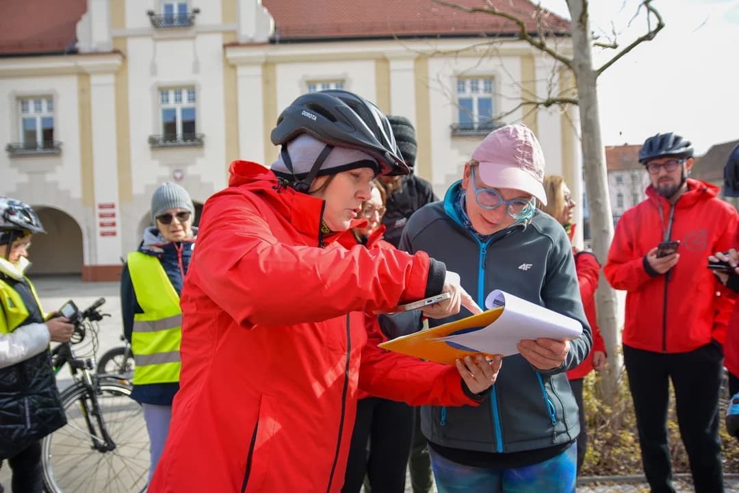 Stowarzyszenie RoweLOVE oficjalnie otworzyło sezon rowerowy w Jarocinie — zdjęcie 1 z 37