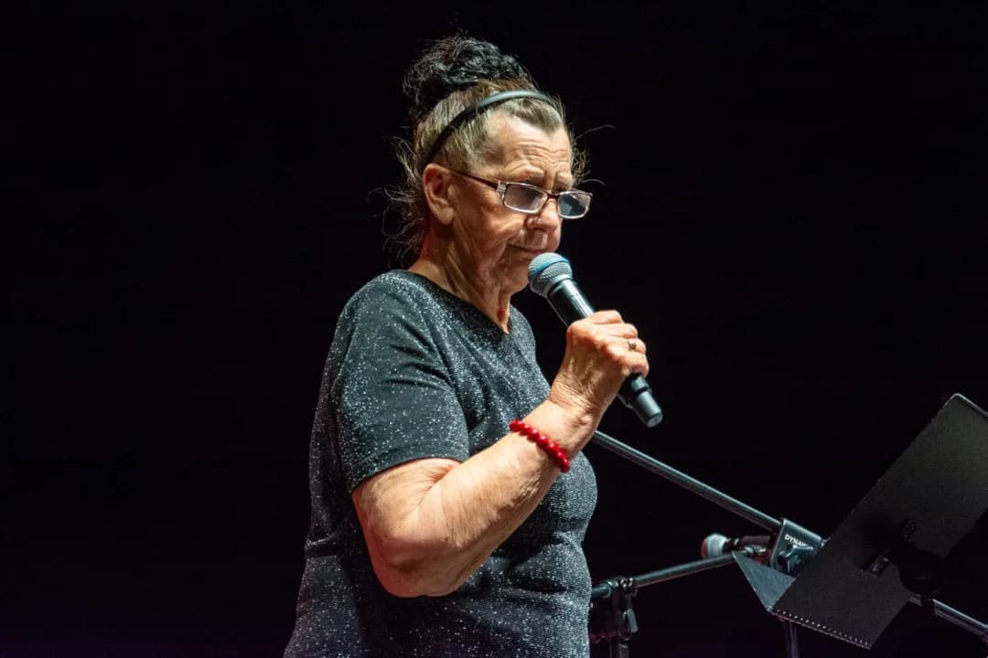 "Zawsze Młodzi" z Jarocina zaprosili na wspólne śpiewanie. W JOK-u zabrzmiały przeboje Rodowicz, Sipińskiej i Krajewskiego [ZDJĘCIA] — zdjęcie 6 z 61