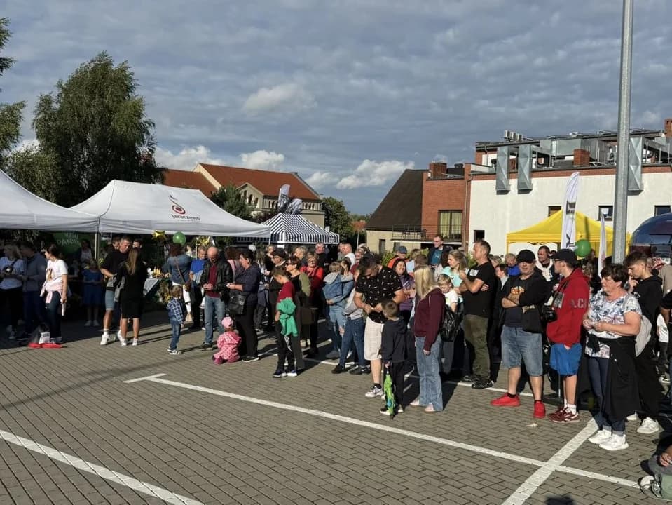 Tłumy na Święcie Parówki w Jaraczewie. Na przekór deszczowej pogodzie [ZDJĘCIA] — zdjęcie 3 z 156