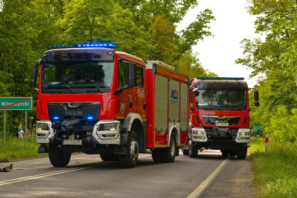 Zderzenie na DK 11 między Jarocinem a Witaszyczkami. Samochodami podróżowało pięć osób — zdjęcie 6 z 11